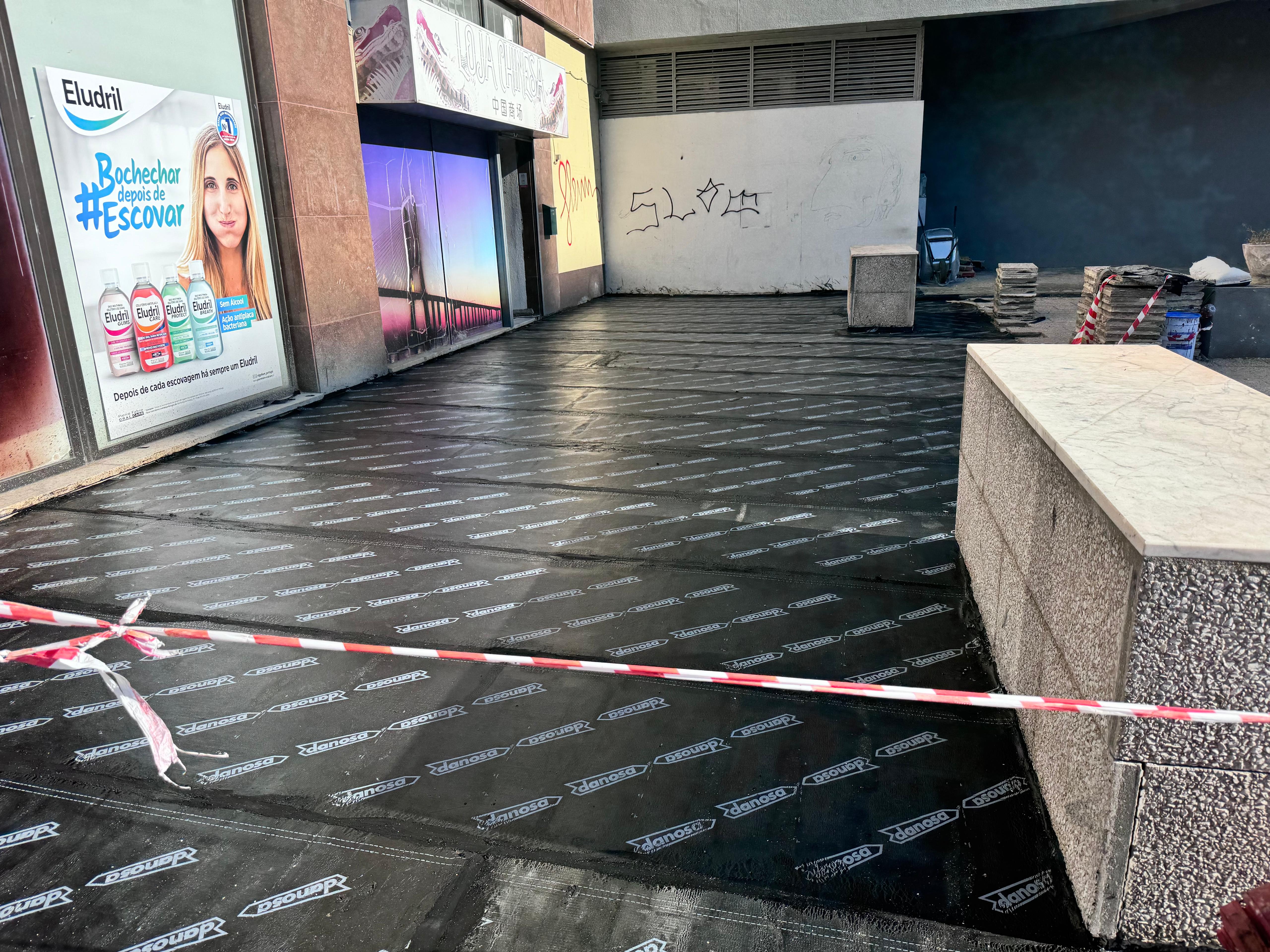 Calçada Centro Comercial Portela